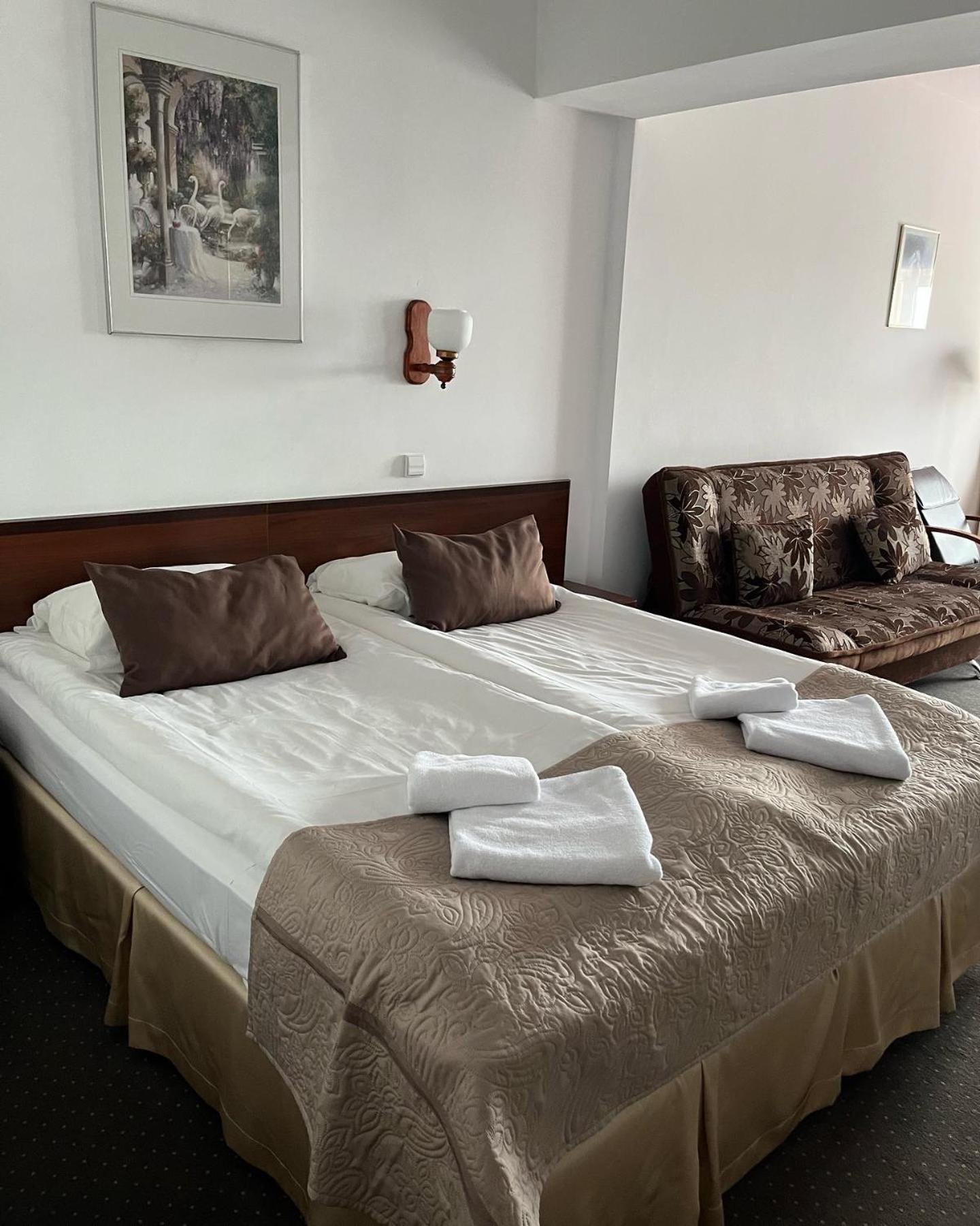 Hotel Eva Mrągowo Esterno foto