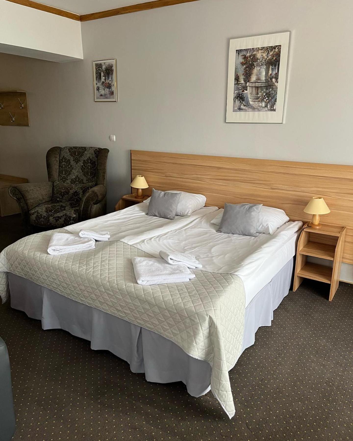 Hotel Eva Mrągowo Esterno foto