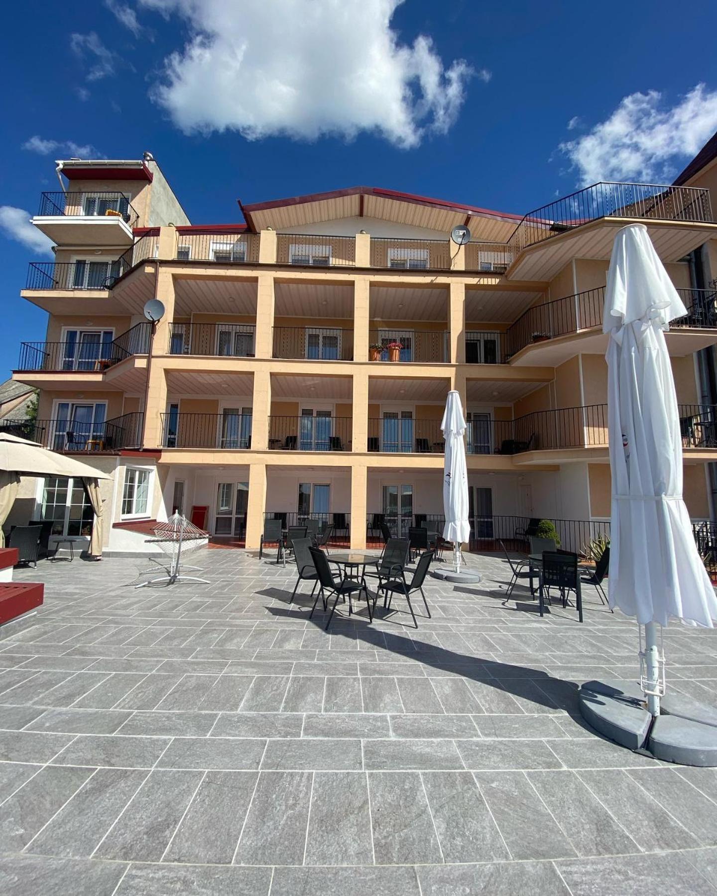 Hotel Eva Mrągowo Esterno foto